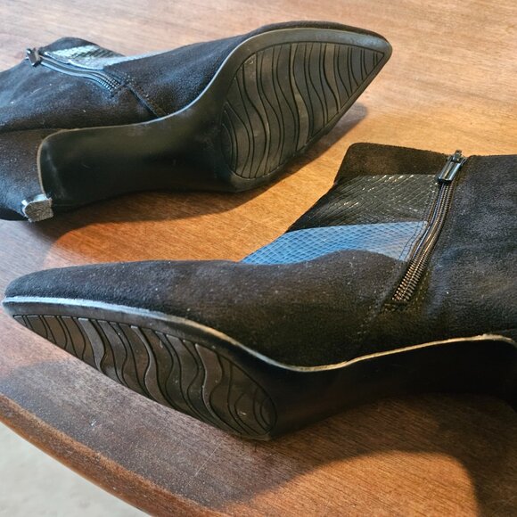 Black and blue suede and multi textured heals size 9 - Picture 2 of 7